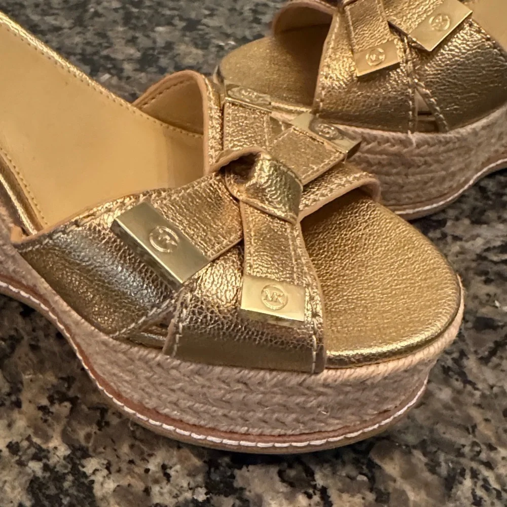 Michael Kors Metallic Gold Wedge espadrille Sandals NWOT 8.5
